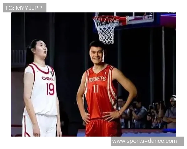 姚明在比赛中展现绅士风度让道视频引发热议网友纷纷点赞他的体育精神 姚明在比赛中展现绅士风度让道视频引发热议网友纷纷点赞他的体育精神