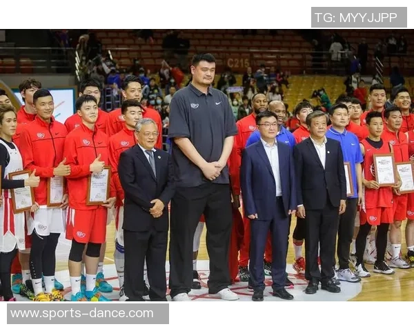 姚明全家分享篮球梦想与家庭生活的温馨时刻与感人故事