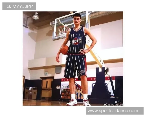 超然姚明出场引发热议球迷热情高涨期待精彩表现