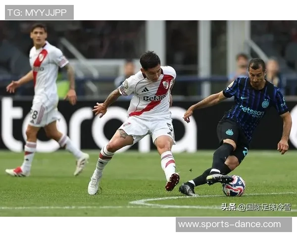 欧联杯精彩对决国米狂胜曼联四球引爆全场激情时刻回顾