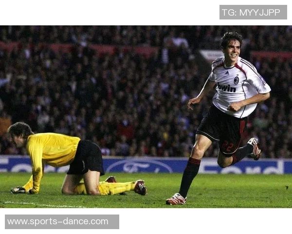 AC米兰狂胜曼联5-1补时进球点燃全场激情与转会风波 AC米兰狂胜曼联5-1补时进球点燃全场激情与转会风波