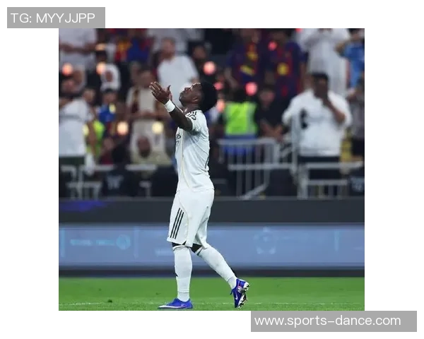 中超经典对决巴萨与皇马激战成平补时进球引发全场狂欢